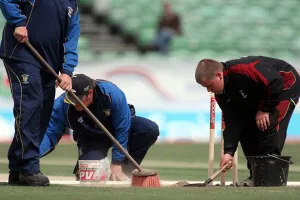Indies Prints: Grounds Staff Repair The Crease