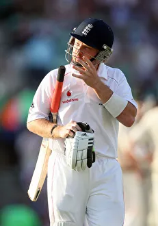 Bell Prints: Ian Bell Out For 4 Runs