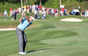 Plays Prints: Ian Poulter Plays Approach To 2nd Green