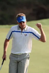 Club Prints: Ian Pouter Sinks Birdie Putt On 3
