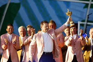 Putting Prints: Ian Woosnam Holds The Ryder Cup