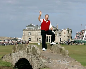 Jack Nicklaus Waves Goodbye