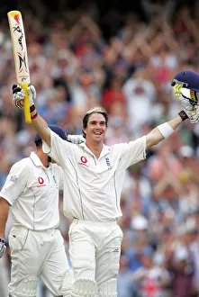 Kevin Pietersen Makes Century