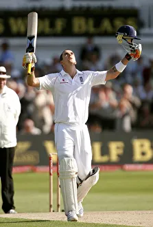 Pietersen Prints: Kevin Pietersen Scores 100