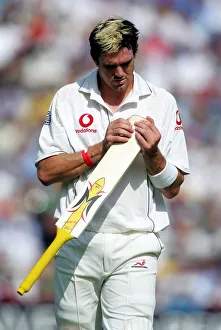 Pietersen Prints: Kevin Pietersen Splits Bat