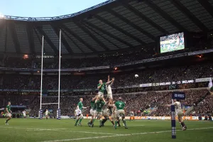 Line Prints: Lee Mears Throws Into Line Out