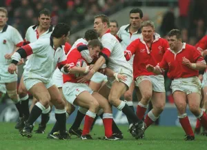 Holds Prints: Leigh Davies Holds On Tight
