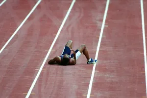 Injury Prints: Marion Jones Pulls Up In 200m