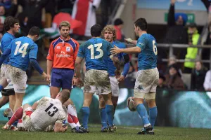 Italy Prints: Mirco Bergamasco Scores Try