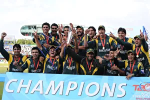 Pakistan Celebrate With Trophy