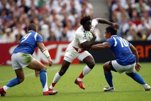 Past Prints: Paul Sackey Skips Past Samoans