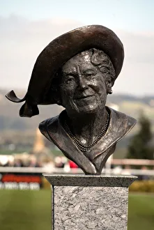 2003 Prints: Queen Mother Memorial Statue