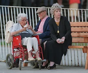 Racegoers Prints: Racegoers Stratford
