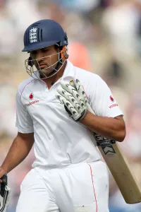Leaves Prints: Ravi Bopara Leaves The Field