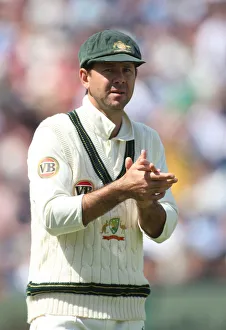 Ponting Prints: Ricky Ponting Applauds Team