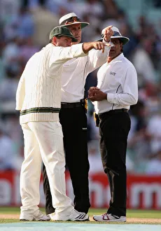 Ricky Ponting & Umpires Billy Bowden & Asad Rauf Ric Ricky Ponting & Umpires Billy Bowden & Asad Rauf Ric