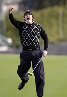 Rory Prints: Rory Mcilroy Sinks Birdie On 17th