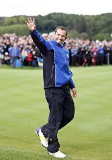 Fans Prints: Sergio Garcia Plays To The Fans