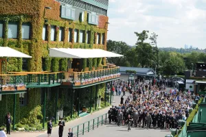 Stewards Lead Crowd Past Centre Court