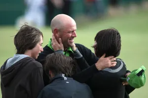Wife Prints: Stewart Cink With Wife On The 18th