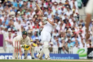 Clarke Prints: Strauss Hits 4 Off Michael Clarke