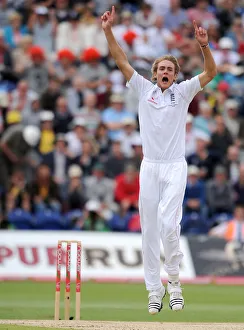 Celebrates Prints: Stuart Broad Celebrates
