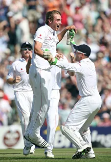 Stuart Broad Celebrates Shane Watson Wicket With Matt Prior Stuart Broad Celebrates Shane Watson Wicket With Matt Prior