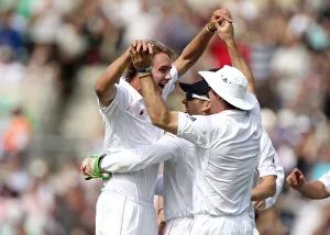 Celebrates Prints: Stuart Broad Celebrates With Team