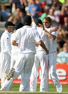 Wicket Prints: Stuart Broad & England Celebrate Ponting Wicket Stuart B