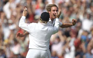 Wicket Prints: Stuart Broad & Ian Bell Celebrates Ricky Ponting Wicket