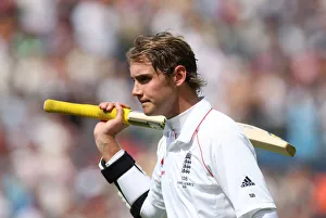 Crowd Prints: Stuart Broad Leaves The Field With A Huge Applause From