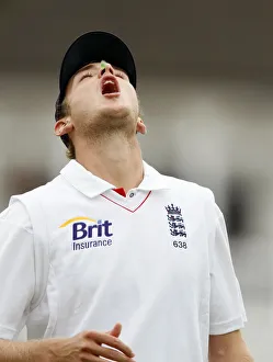 Stuart Broad Misses Mouth With Sweet Stuart Broad Misses Mouth With Sweet