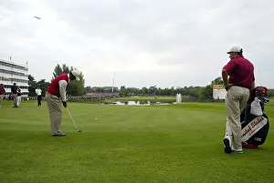 Chips Prints: Tiger Woods Chips To 18th