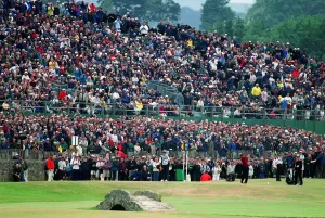 Woods Prints: Tiger Woods Tees Off On 18th