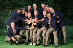 Trophy Prints: Usa Ryder Cup Team With Cup