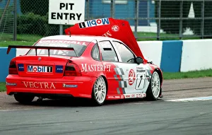 Muller Prints: Yvan Muller Limps Into Pit